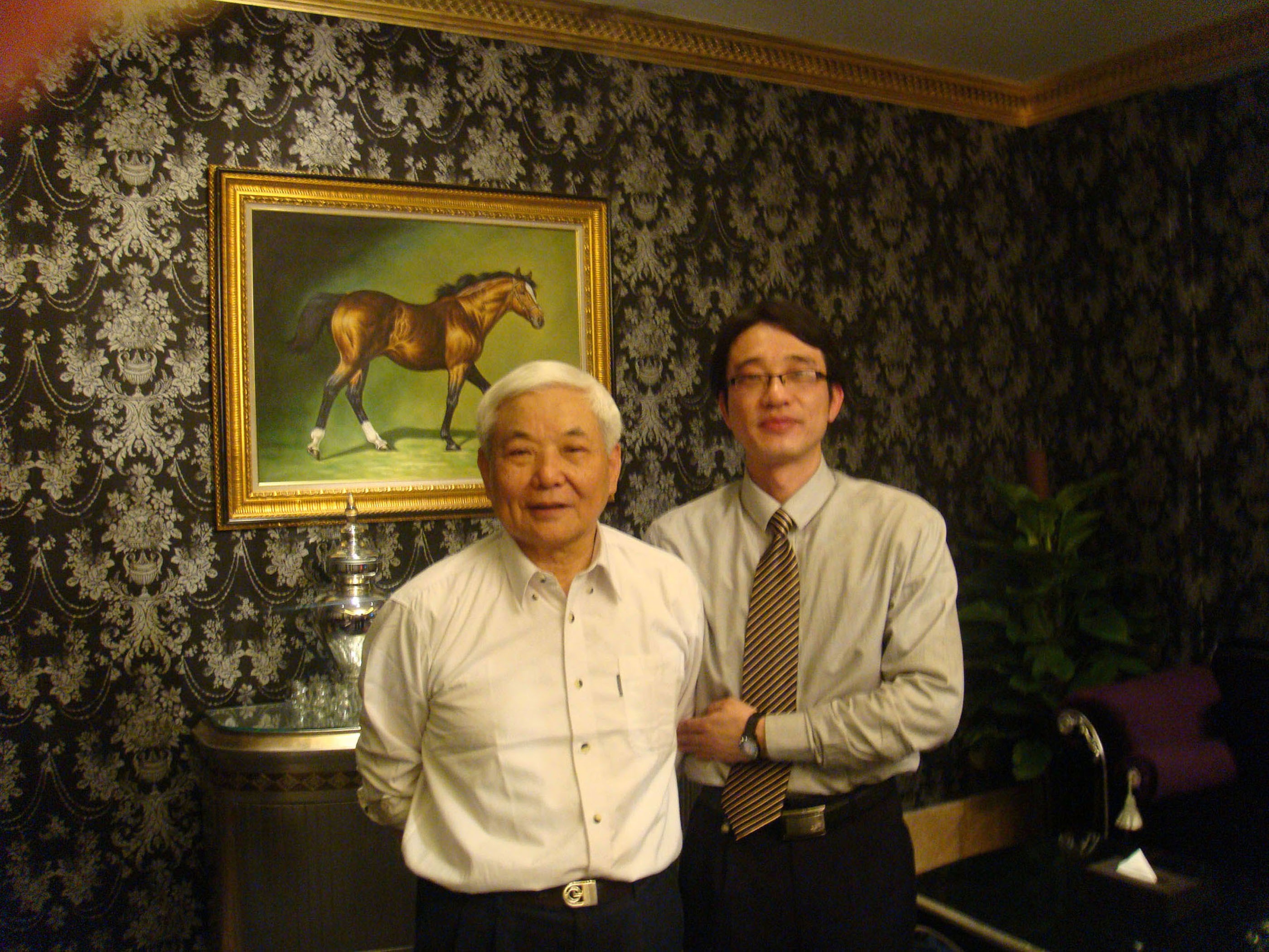 燕莊劉振俊與糧油學(xué)會（協(xié)會）王瑞元副會長合影