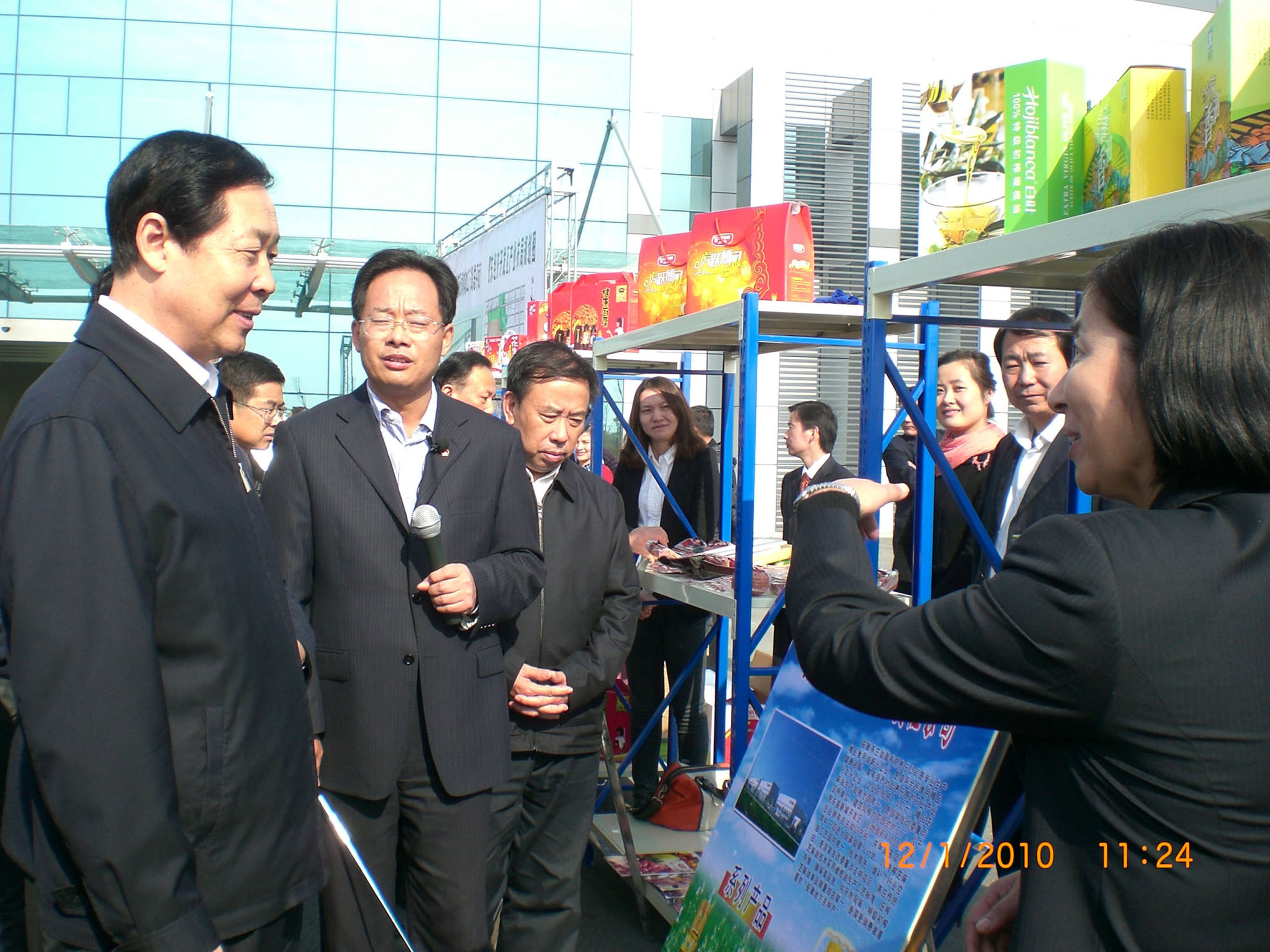 燕莊祖平向安徽省省委書記張寶順匯報產(chǎn)品市場